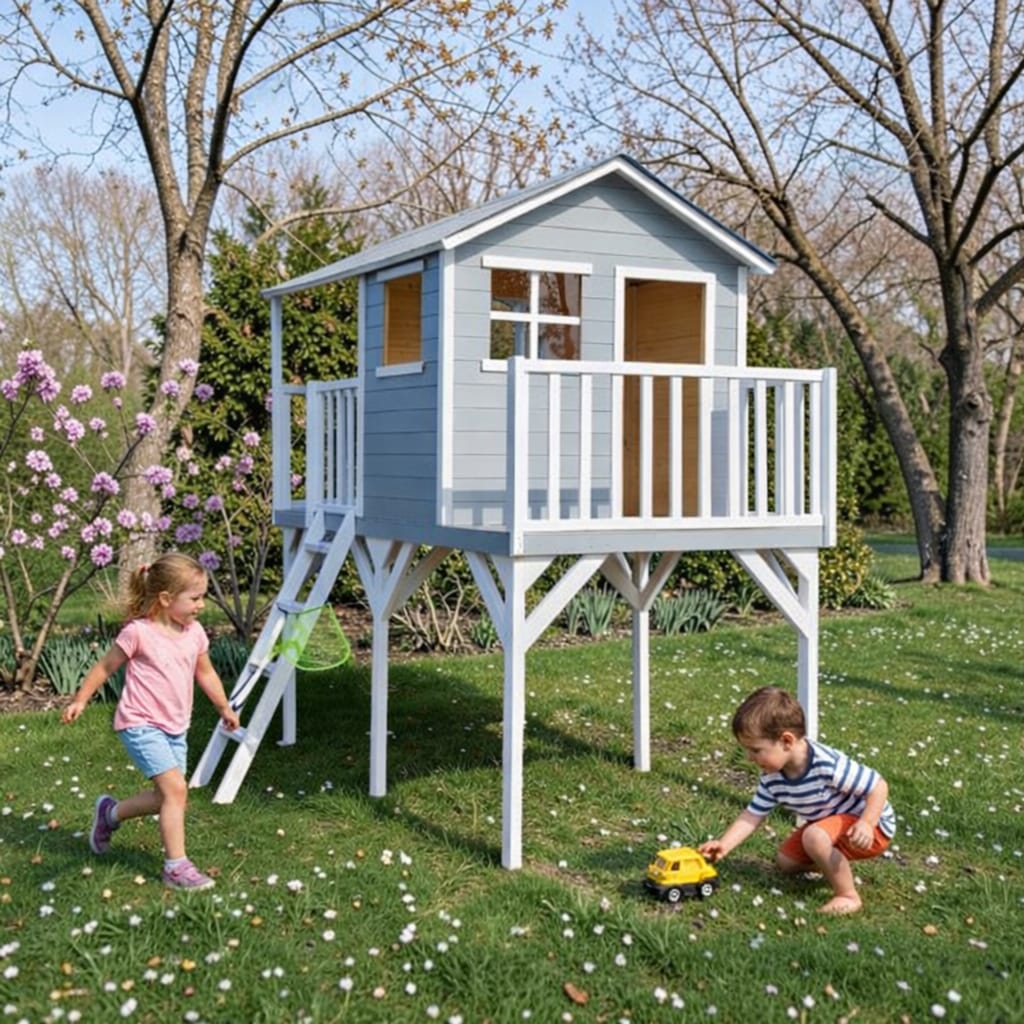 Cat timp se joaca un copil intr-o casuta din lemn